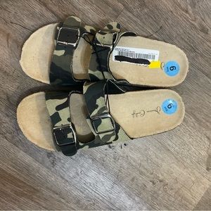 WOMENS Jessica Carlisle Cammo Strap Sandals